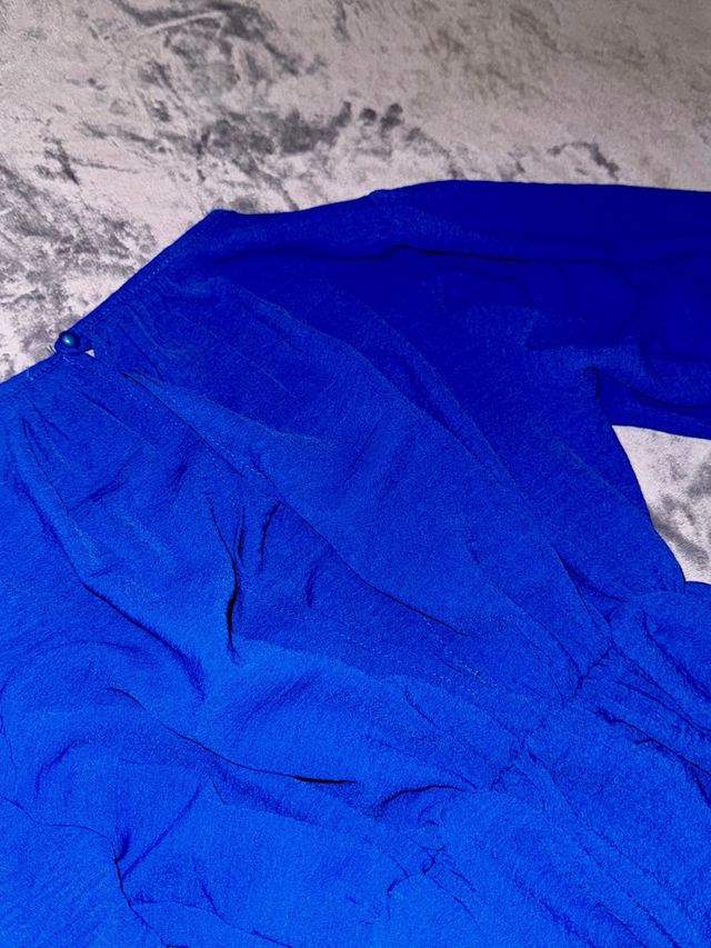 Vestito blu maniche a sbuffo