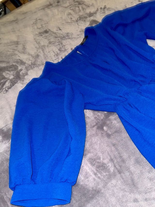 Vestito blu maniche a sbuffo