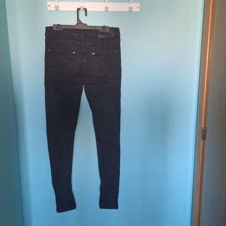 Pantalones vaqueros negros con raya lateral