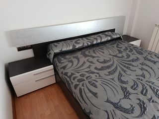 Cabecero, bancada y 2 mesillas de dormitorio