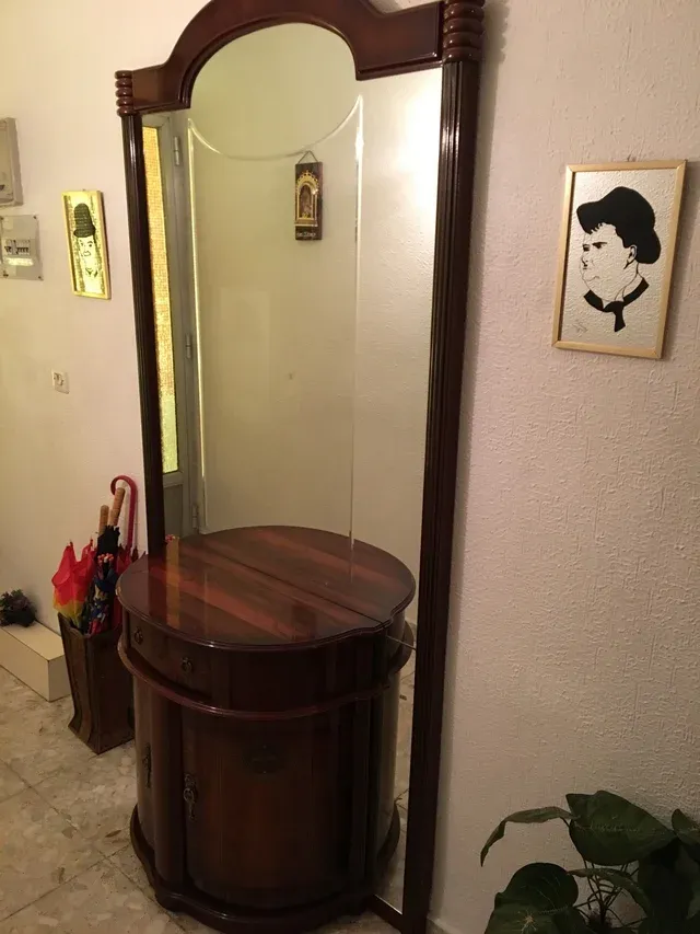 Mueble recibidor clásico madera y cristal