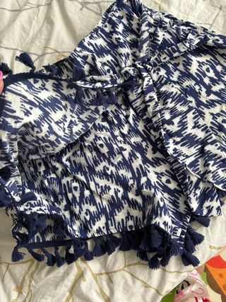 Pantalón Zara estampado azul y blanco