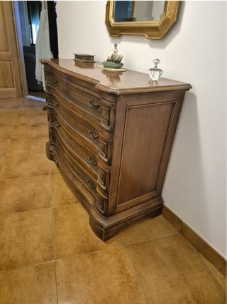 Mobile con specchio dorato