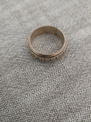 Anillo de plata con diseño