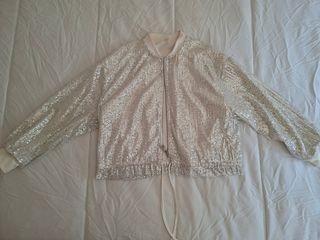 Bomber plateada con lentejuelas