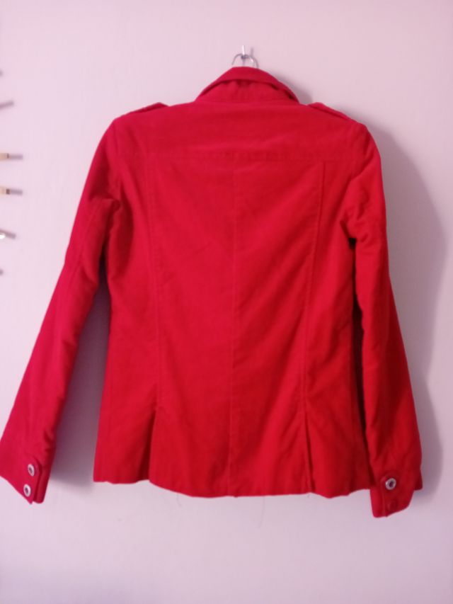 Chaqueta roja cruzada