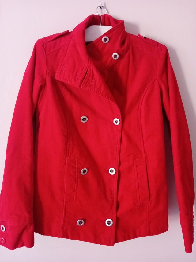 Chaqueta roja cruzada