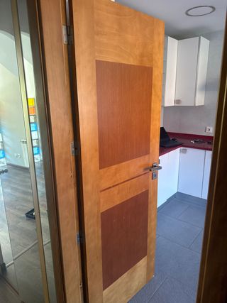 Puerta de paso de madera
