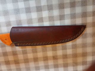 Cuchillo de caza con funda de cuero