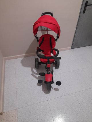 Triciclo de paseo rojo