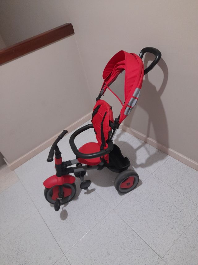 Triciclo de paseo rojo