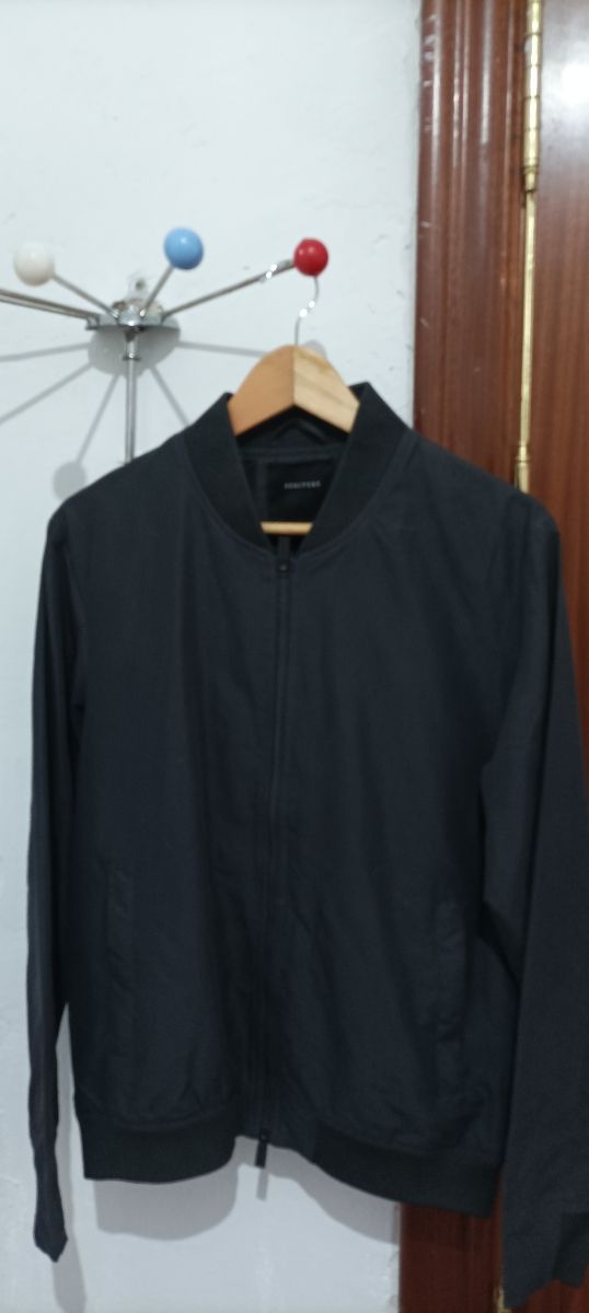 Cazadora bomber Scalpers negra