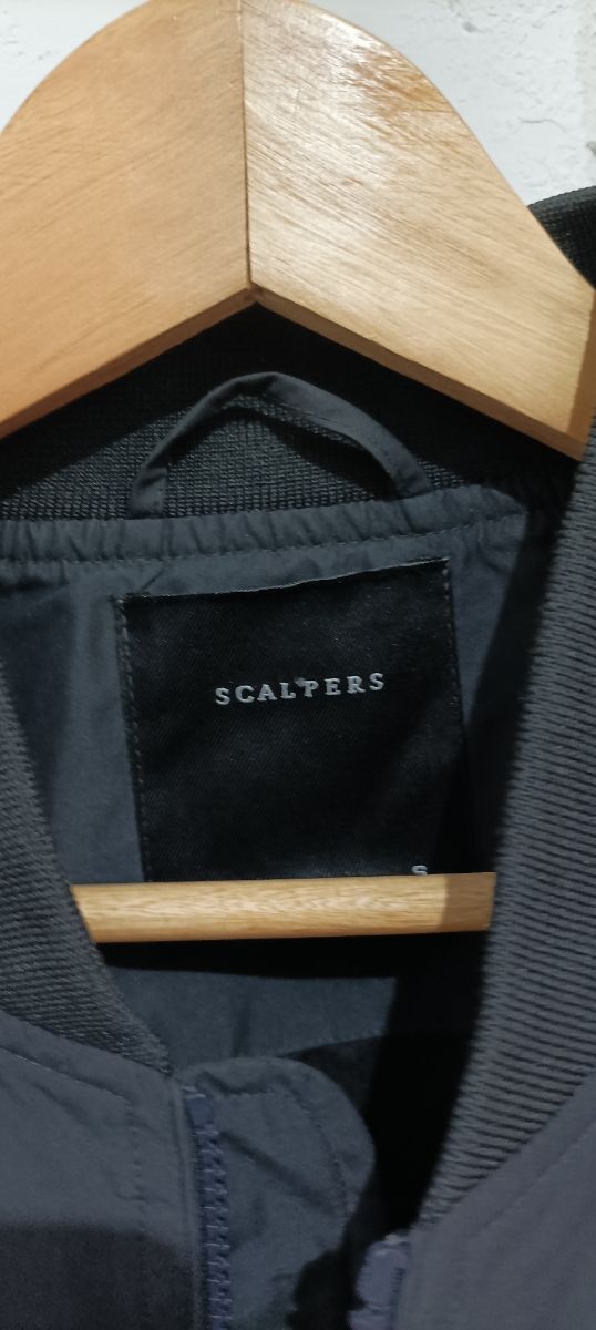 Cazadora bomber Scalpers negra