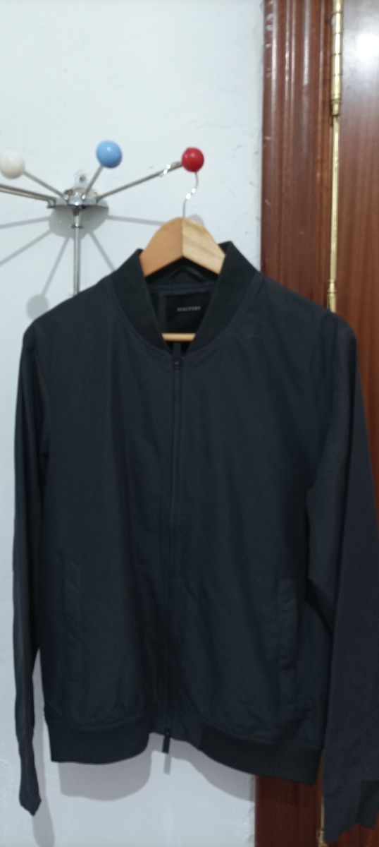 Cazadora bomber Scalpers negra