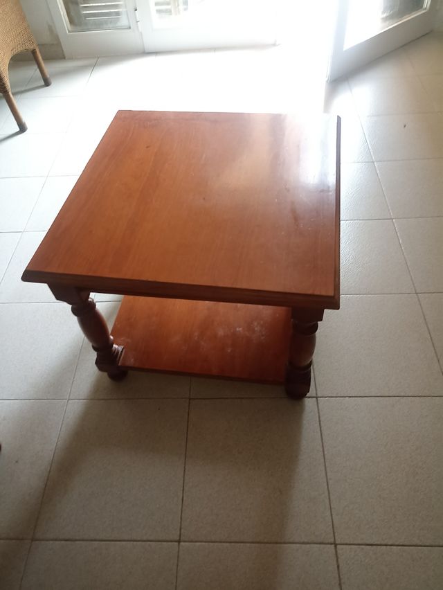Mesita auxiliar de madera