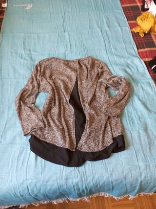 Jersey fino con bajo de camisa negra
