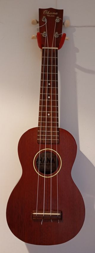 Ukelele Ohana SK-25 soprano. Funda de regalo