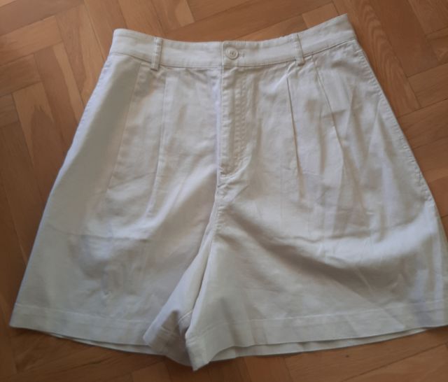 Pantalón corto crudo