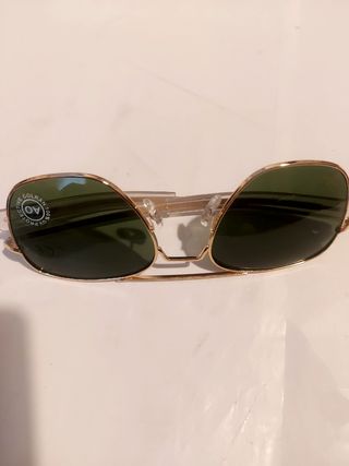 Gafas de sol tipo aviador doradas y verdes