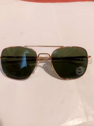 Gafas de sol tipo aviador doradas y verdes