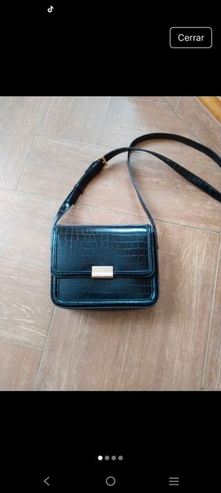Bolso negro efecto piel