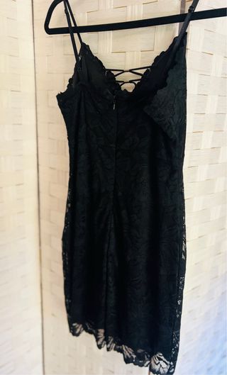 Vestido negro encaje fiesta