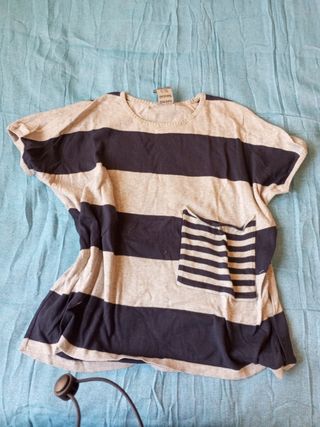 Camiseta de punto rayas beige y azul
