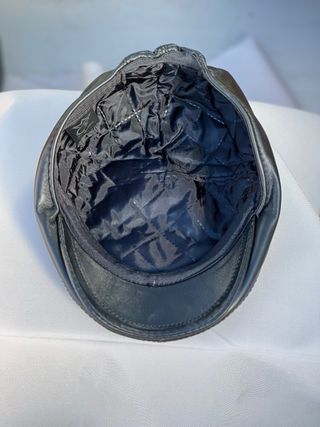 Boina de piel negra