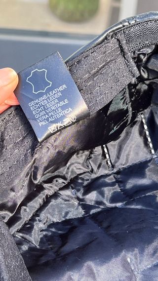 Boina de piel negra