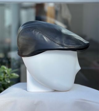 Boina de piel negra