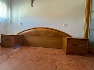 Cabecero en  roble +mesillas+base tapizada 