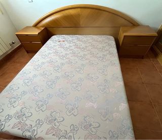 Cabecero en  roble +mesillas+base tapizada 