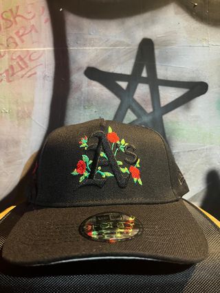 Gorra New Era Oakland Athletic Bordada con Flores