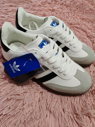 Zapatillas Adidas Blancas y Grises