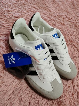 Zapatillas Adidas Blancas y Grises