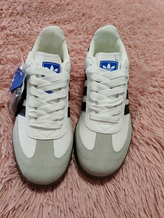Zapatillas Adidas Blancas y Grises