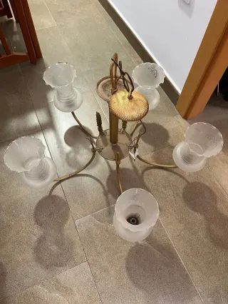 Lámpara de techo metal y cristal dorada