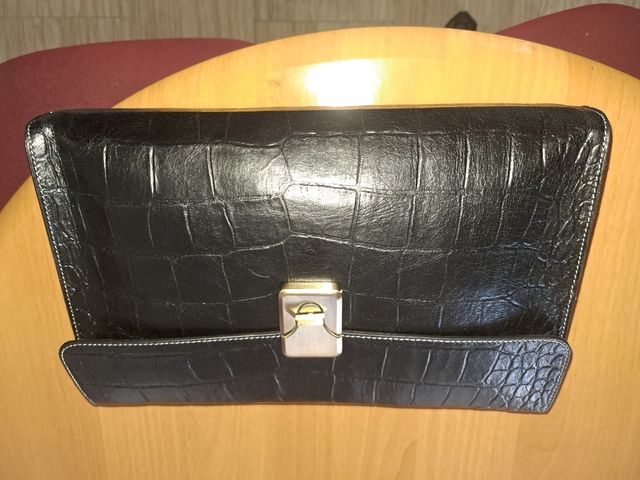Borsello nero effetto coccodrillo
