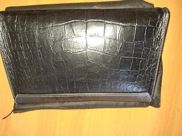 Borsello nero effetto coccodrillo