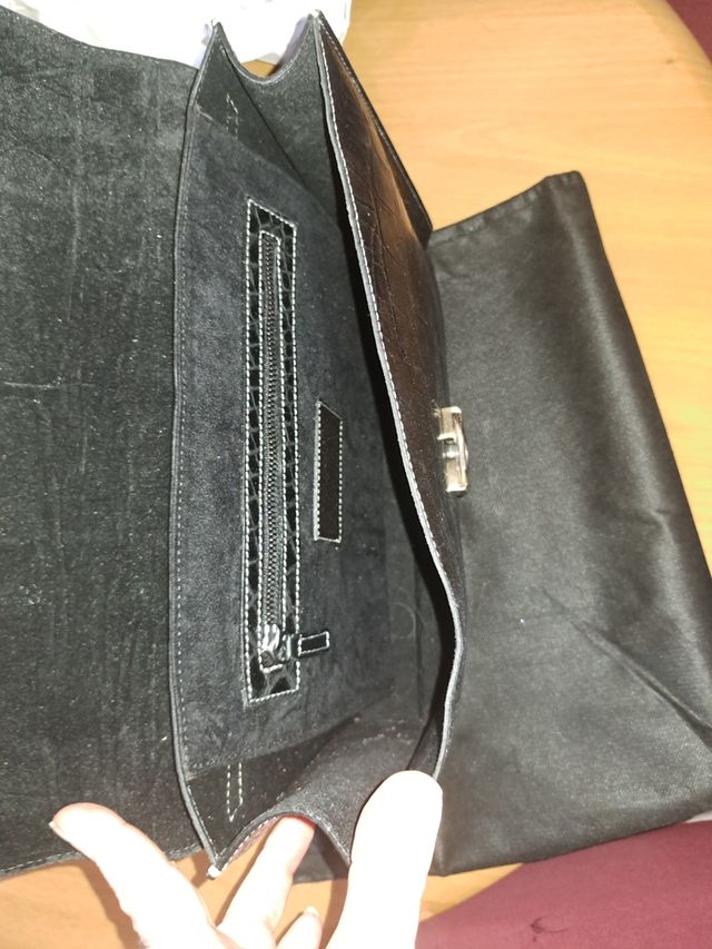 Borsello nero effetto coccodrillo