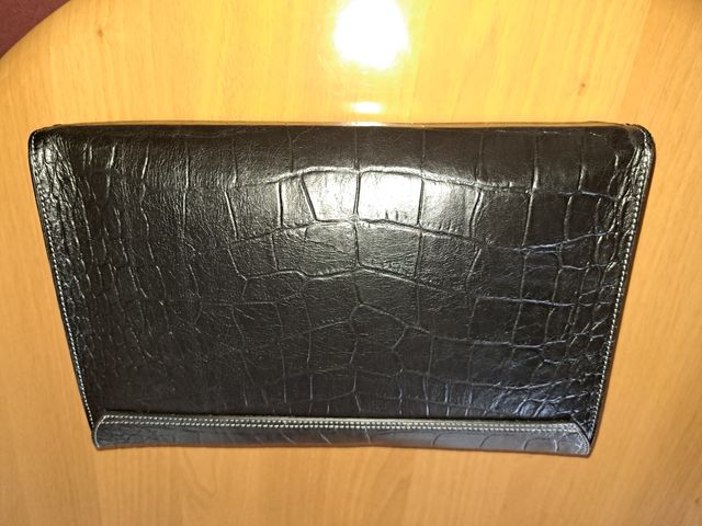 Borsello nero effetto coccodrillo