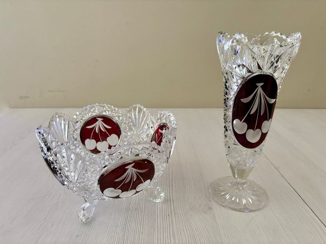 Juego de cristal tallado con cerezas