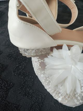 Zapatos de comunión blancos para niña