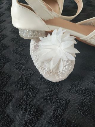 Zapatos de comunión blancos para niña