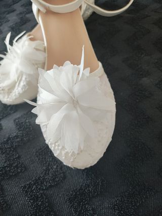 Zapatos de comunión blancos para niña