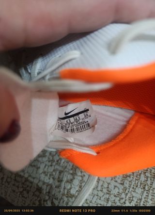 Zapatillas fútbol sala Nike blancas y naranjas