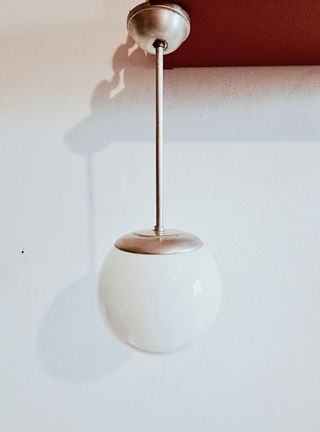 Lampadario anni '40 a Sfera Opalino
