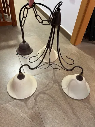 Lámpara de techo colgante de metal y cristal