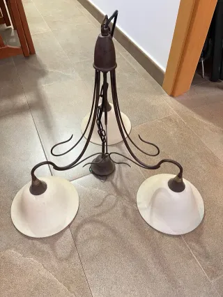 Lámpara de techo colgante de metal y cristal