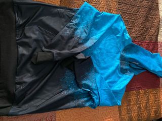 Sudadera azul y negra casi nueva